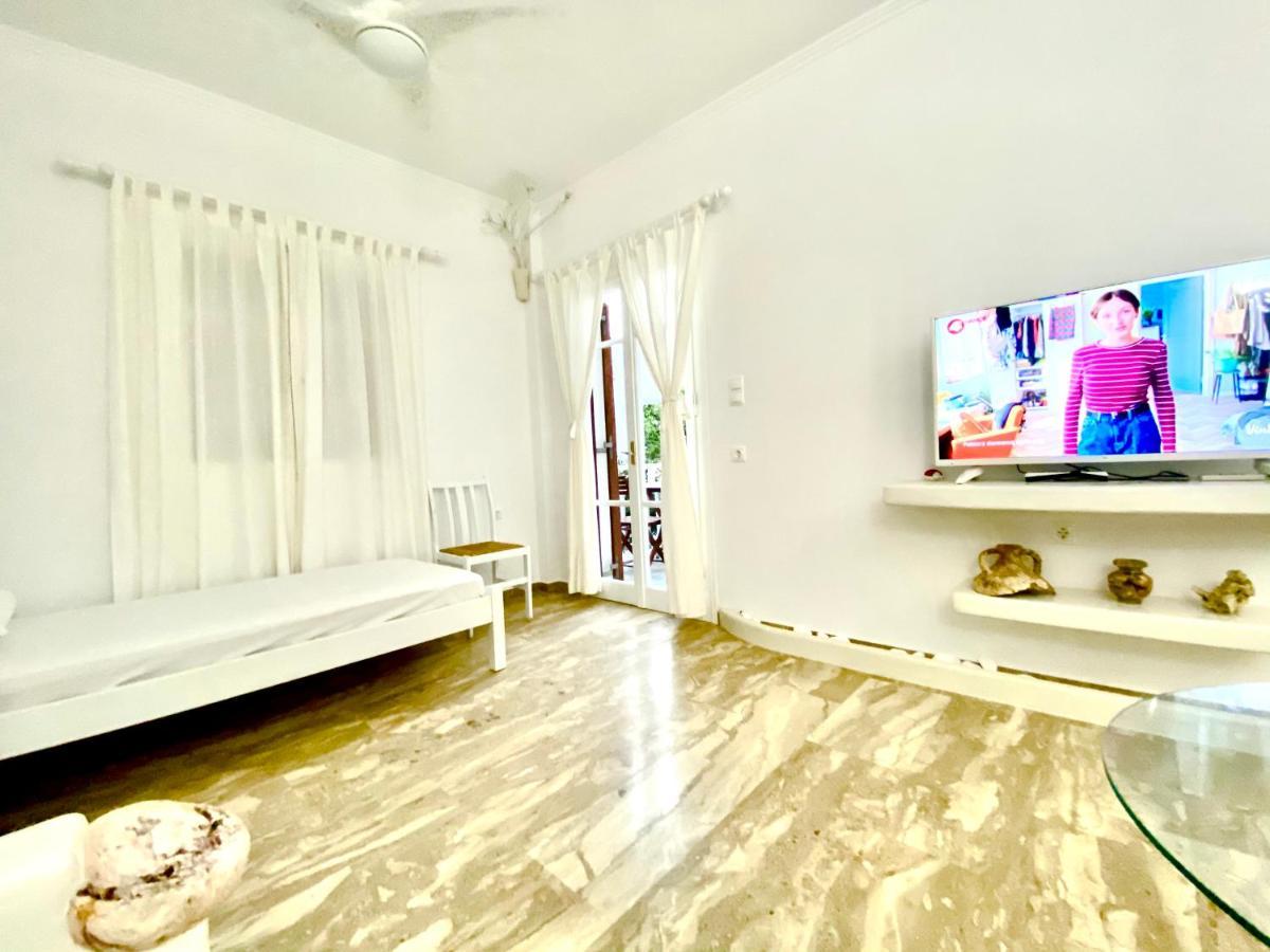 אדאמאס Deluxe Studios & Suites Ageri-Milos מראה חיצוני תמונה